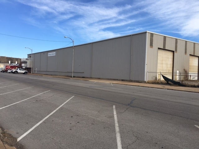 More Photos Of 223-227 S Main St, Wagoner Warehouse For Sale