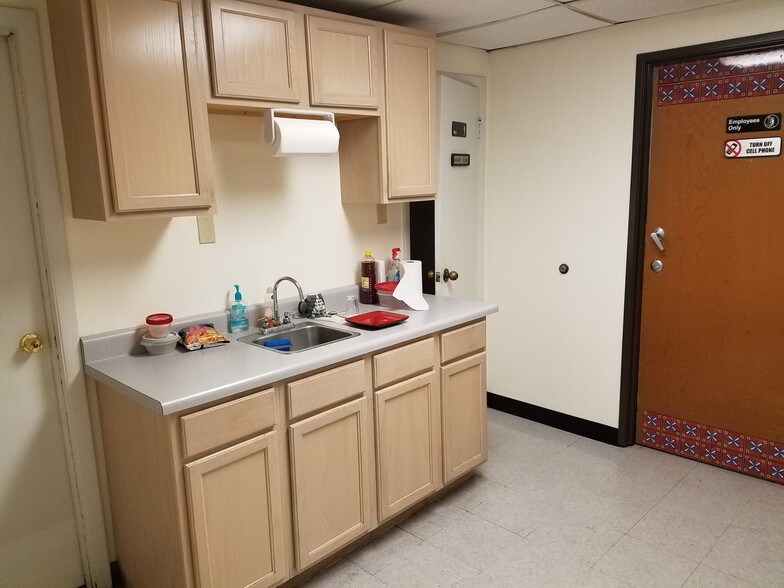 More Photos Of 3002-3014 Avenue E E, Arlington Light Manufacturing For Lease