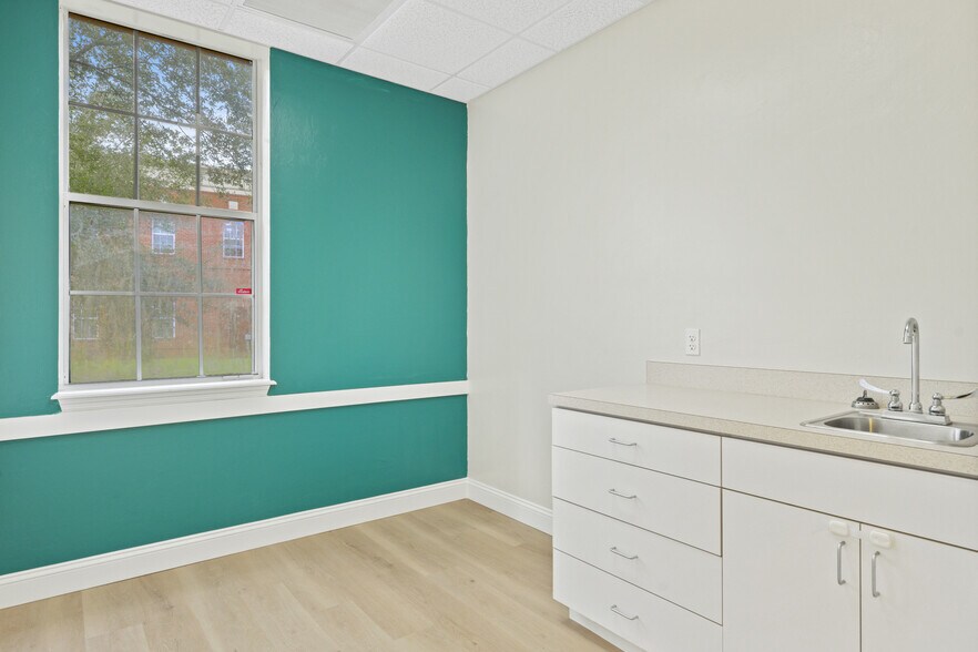 More Photos Of 3606 Maclay Blvd S, Tallahassee Medical For Lease