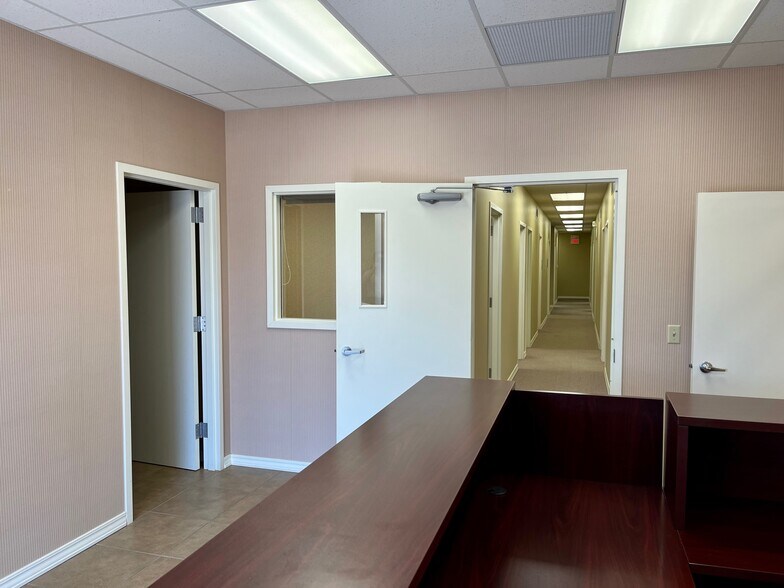 More Photos Of 201 Prospect Rd, Bloomington Storefront Retail Office For Lease