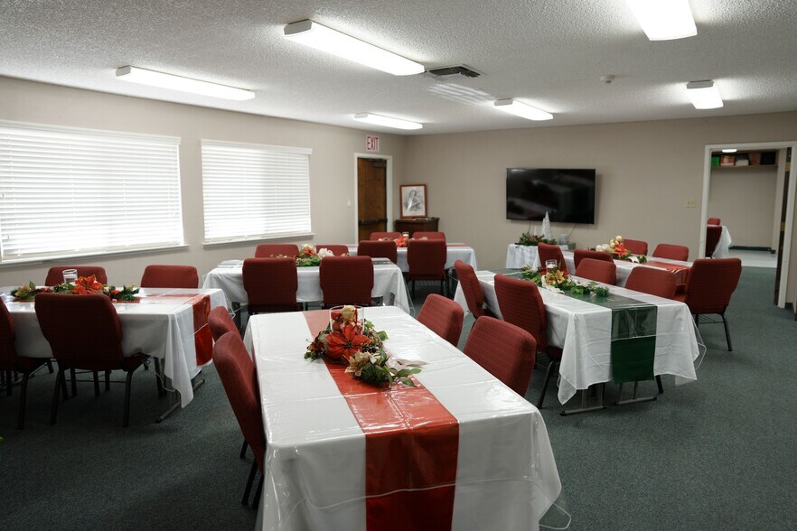 More Photos Of 1135 E Alluvial Ave, Fresno Religious Facility For Lease