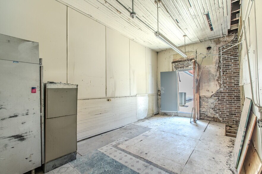 More Photos Of 221 S Main St, McGregor Storefront Retail Office For Sale
