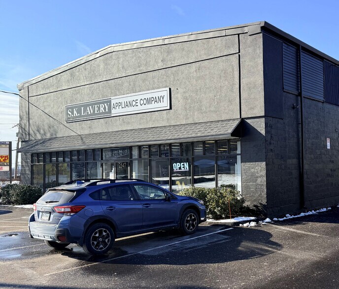 Primary Photo Of 2543–2547 Berlin Turnpike, Newington Freestanding For Sale