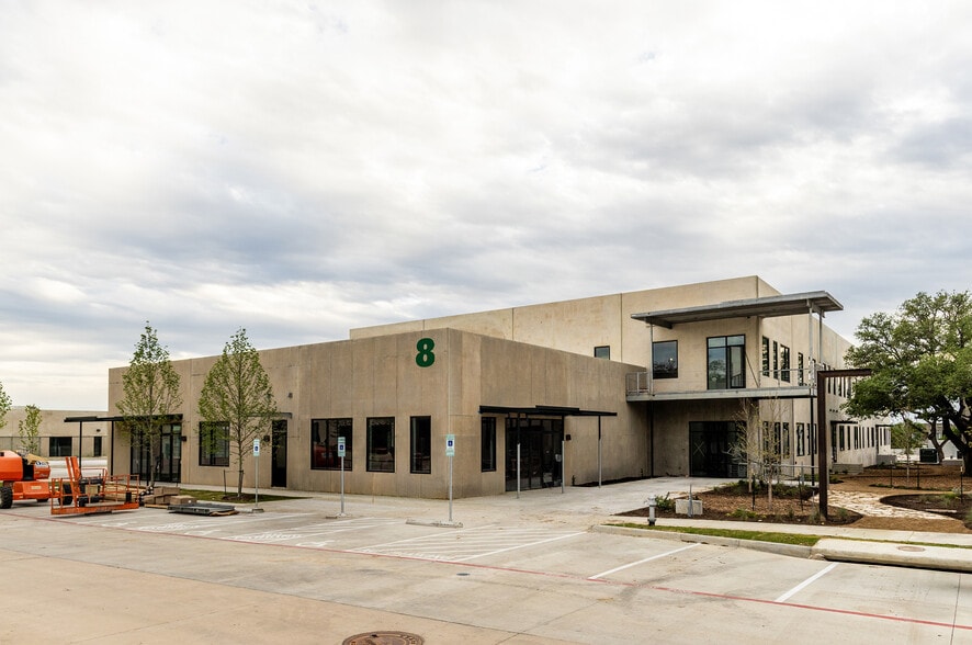 More Photos Of 10880 E Crystal Falls Pky, Leander Storefront Retail Office For Lease