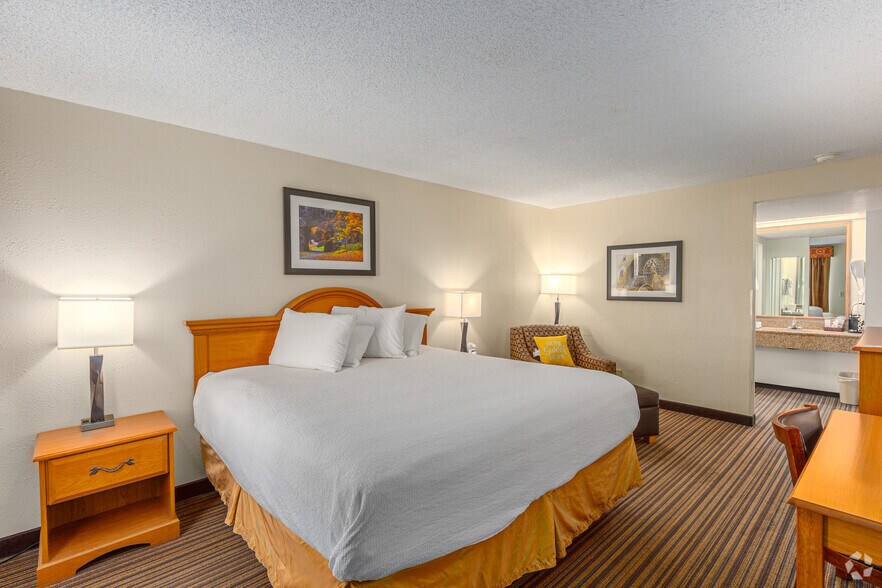 More Photos Of 1015 S Haynes Ave, Miles City Hotel For Sale