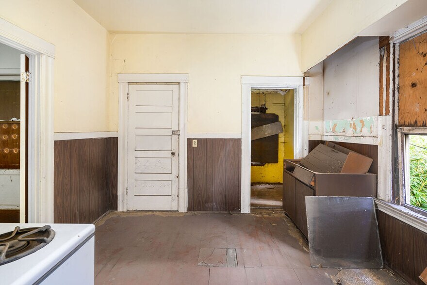 More Photos Of 4712 International Blvd, Oakland Specialty For Sale