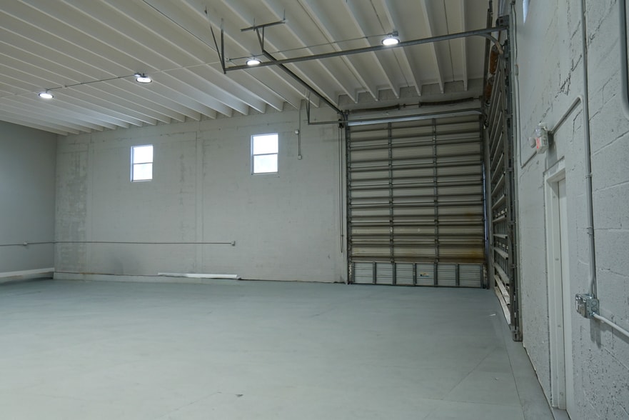 More Photos Of 821 27th St, West Palm Beach Warehouse For Lease