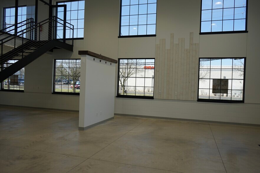 More Photos Of 402 S Elmwood Ave, Medina Freestanding For Sale