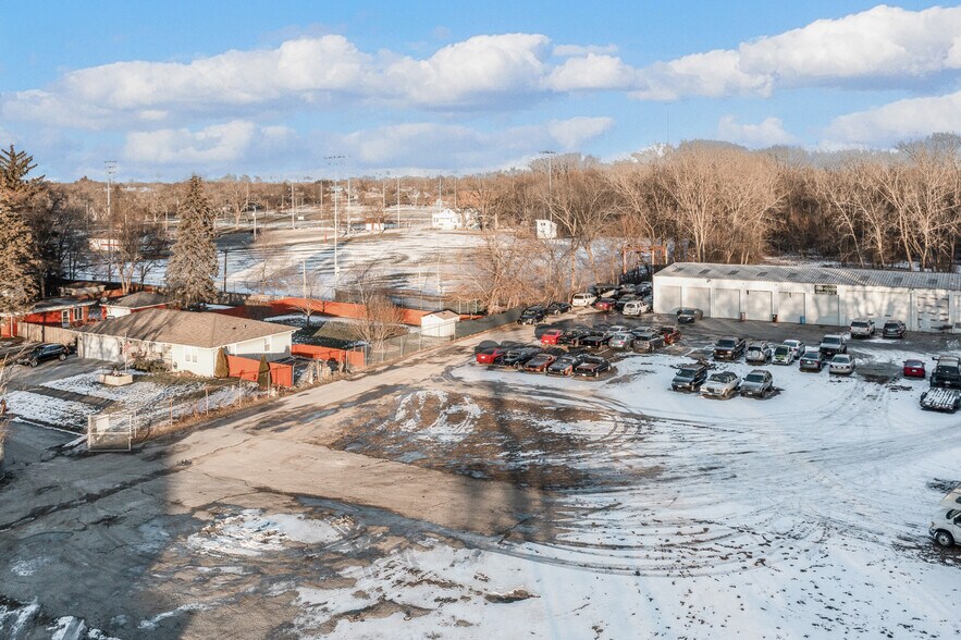 More Photos Of 3645 Union Ave, Steger Warehouse For Sale