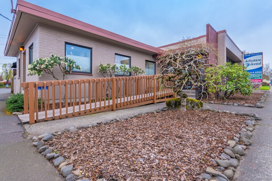 More Photos Of 12850 SW Canyon Rd, Beaverton Medical For Lease