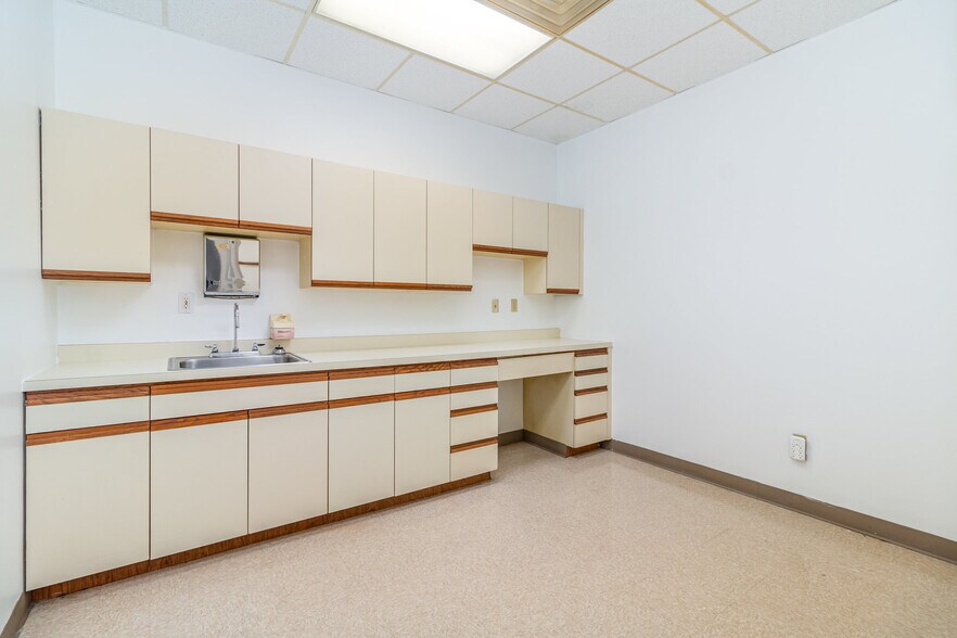 More Photos Of 10190-10198 Springfield Pike, Cincinnati Medical For Sale