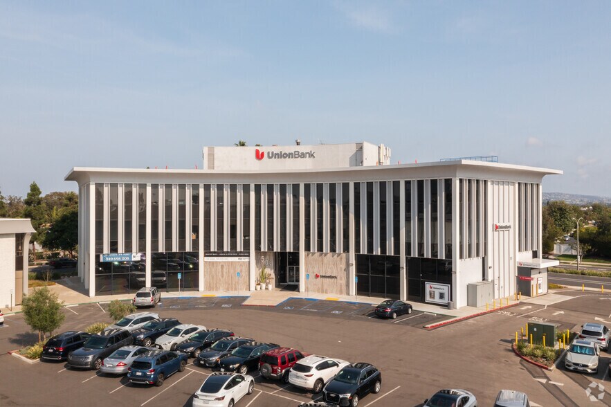 More Photos Of 1501 Westcliff Dr, Newport Beach Medical For Lease