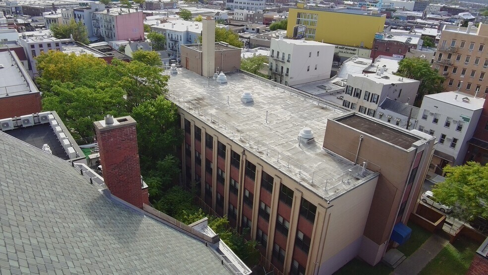More Photos Of 11 Catherine St, Brooklyn Schools For Lease