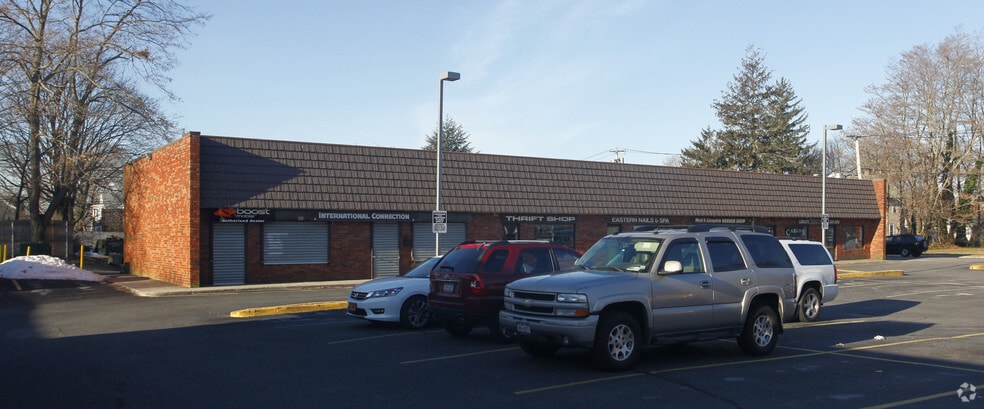 Primary Photo Of 431-435 Osborn Ave, Riverhead Freestanding For Lease