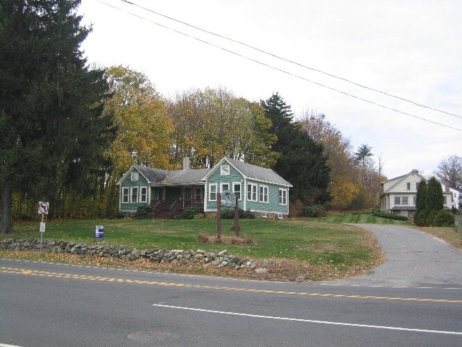 More Photos Of 75 Main St, Medway Unknown For Lease