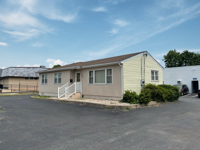 More Photos Of 1687 Roosevelt Ave, Bohemia Manufacturing For Sale