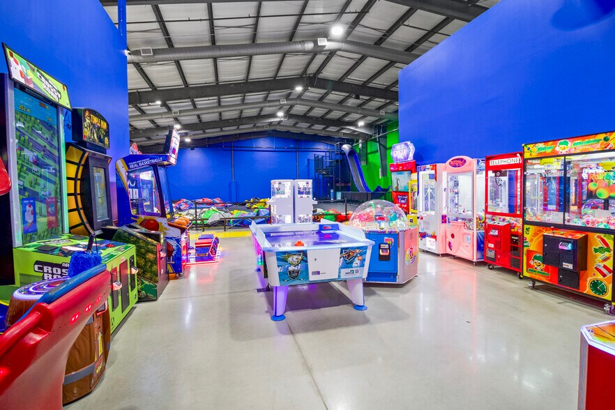 More Photos Of 585 Willow ln, McDonough Sports And Entertainment For Sale