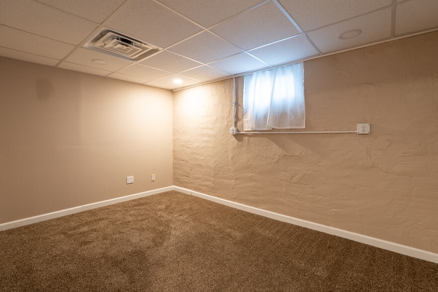 More Photos Of 240 S Buchanan St, Edwardsville Office For Sale