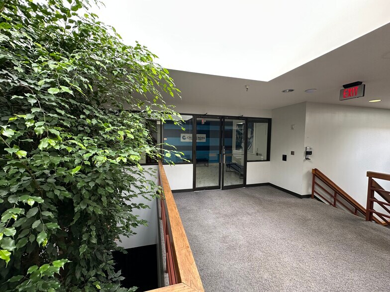 More Photos Of 811 FM-1959, Houston Office For Lease