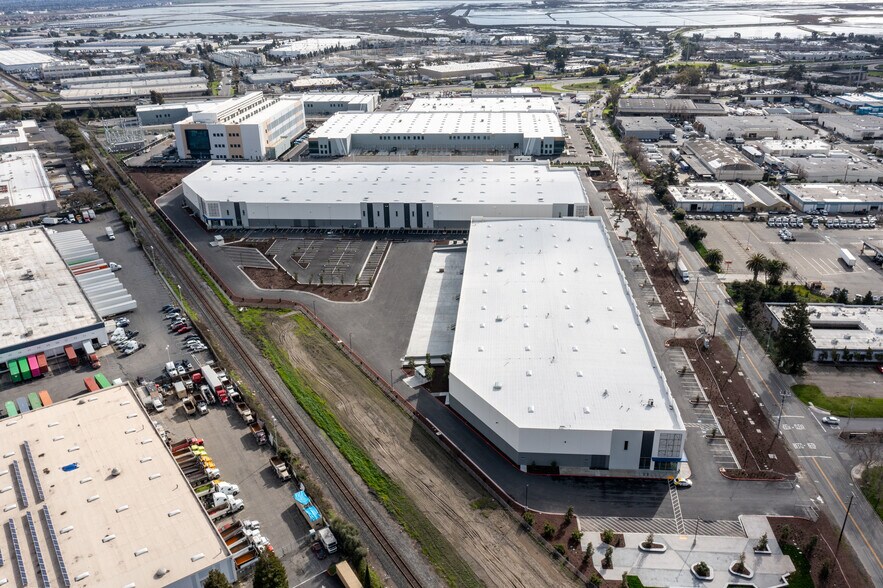 More Photos Of 25500 Clawiter Rd, Hayward Warehouse For Lease