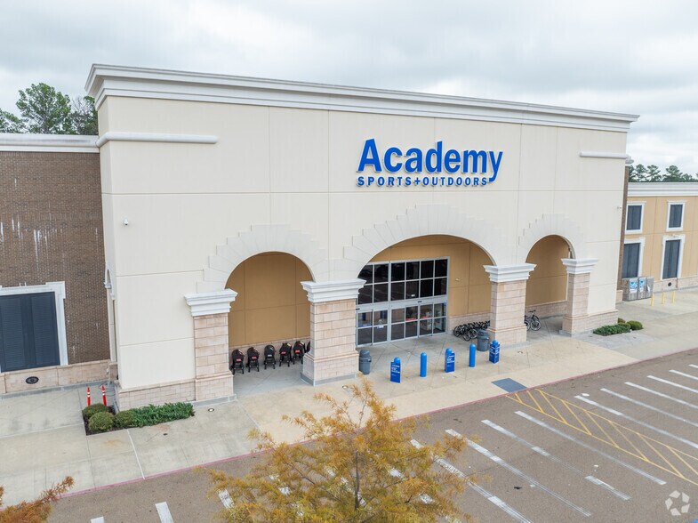 More Photos Of 1951 Main St, Madison General Retail For Sale