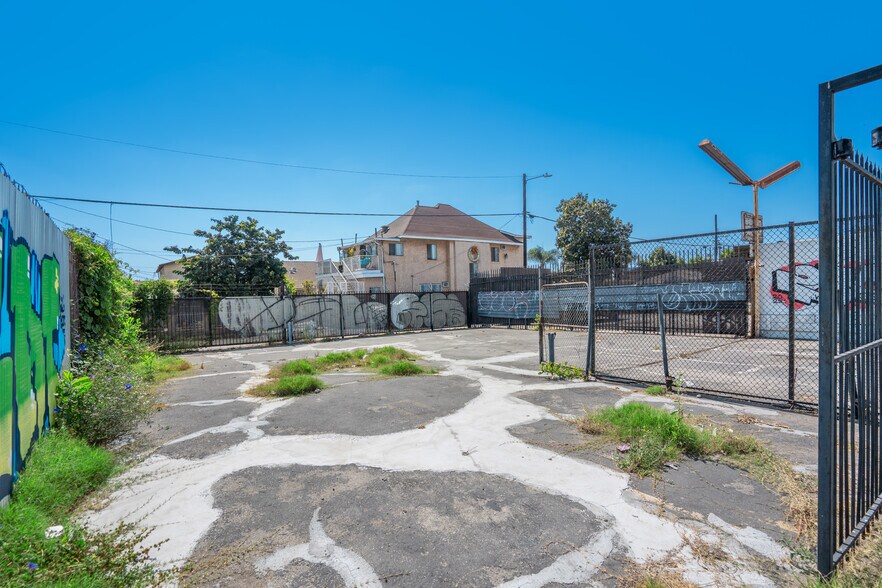 More Photos Of 5630 S Central Ave, Los Angeles Land For Sale