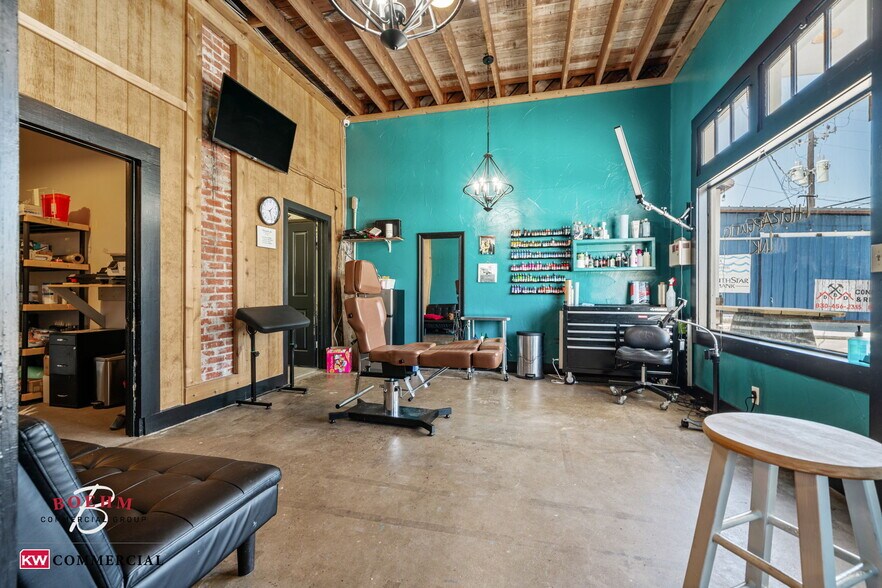 More Photos Of 23699-23737 W US Highway 290, Harper Storefront For Sale