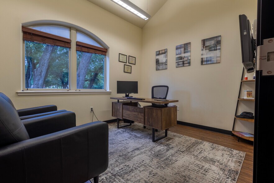 More Photos Of 2500 W William Cannon Dr, Austin Medical For Sale