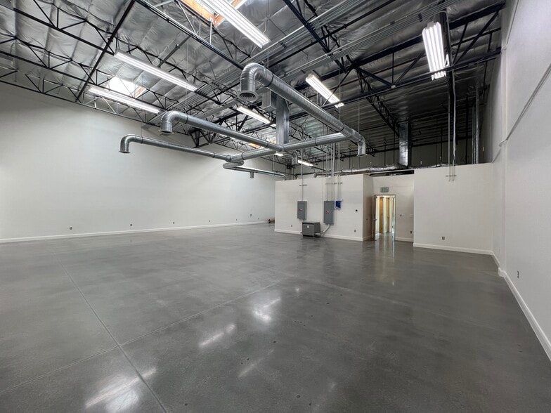 More Photos Of 7500-7536 Tyrone Ave, Van Nuys Service For Sale