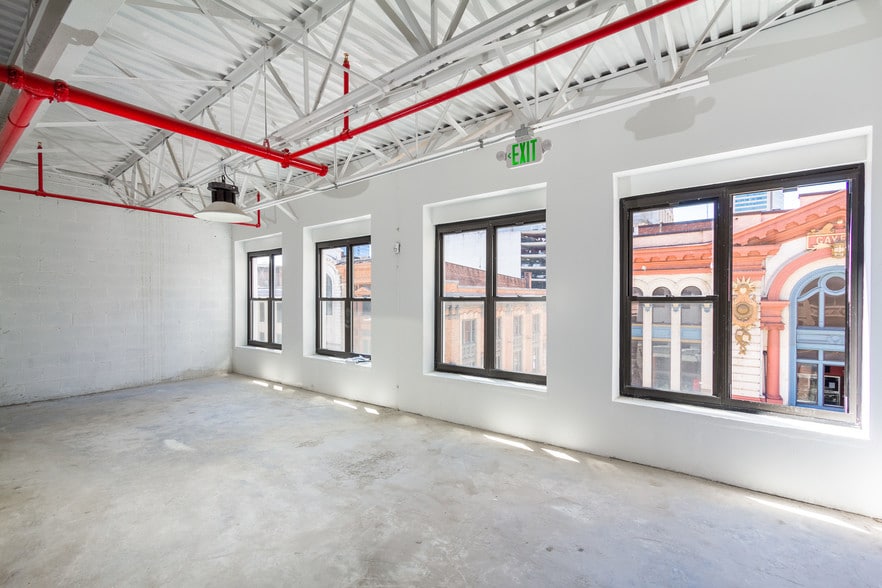 More Photos Of 404 E Baltimore St, Baltimore Storefront Retail Office For Lease