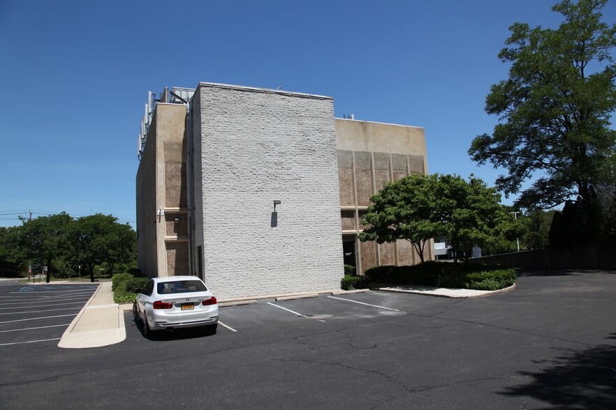 More Photos Of 996 W Jericho Tpke, Smithtown Office For Lease