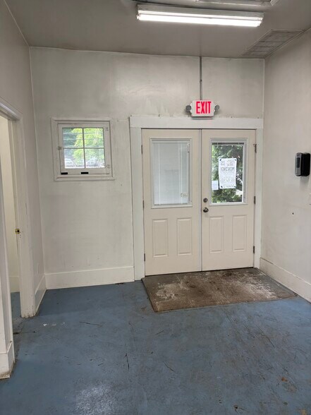 More Photos Of 708 N Division St, Peekskill Restaurant For Lease