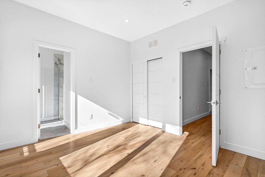 More Photos Of 14 Stevens Av, Ottawa Apartments For Sale