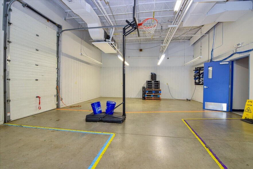 More Photos Of 2502 Melrose Ave NW, Roanoke Storefront Retail Office For Lease