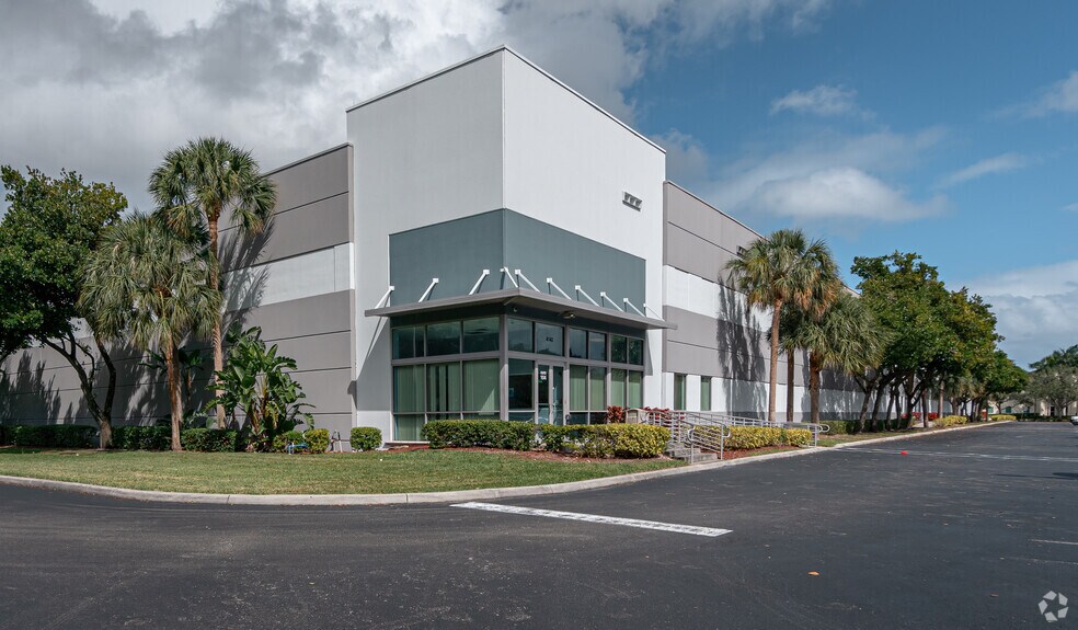 More Photos Of 4140 SW 30th Ave, Fort Lauderdale Warehouse For Lease