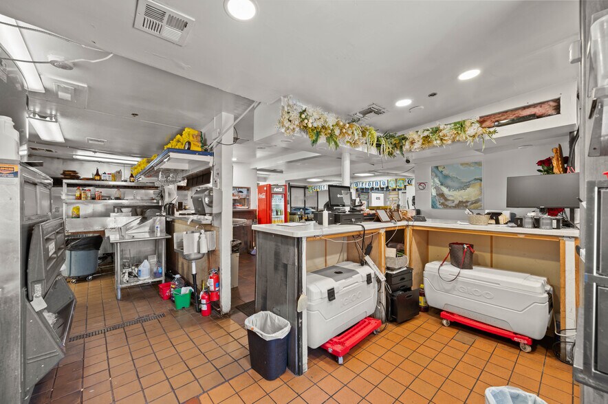 More Photos Of 5828 W Indian School Rd, Phoenix Restaurant For Sale