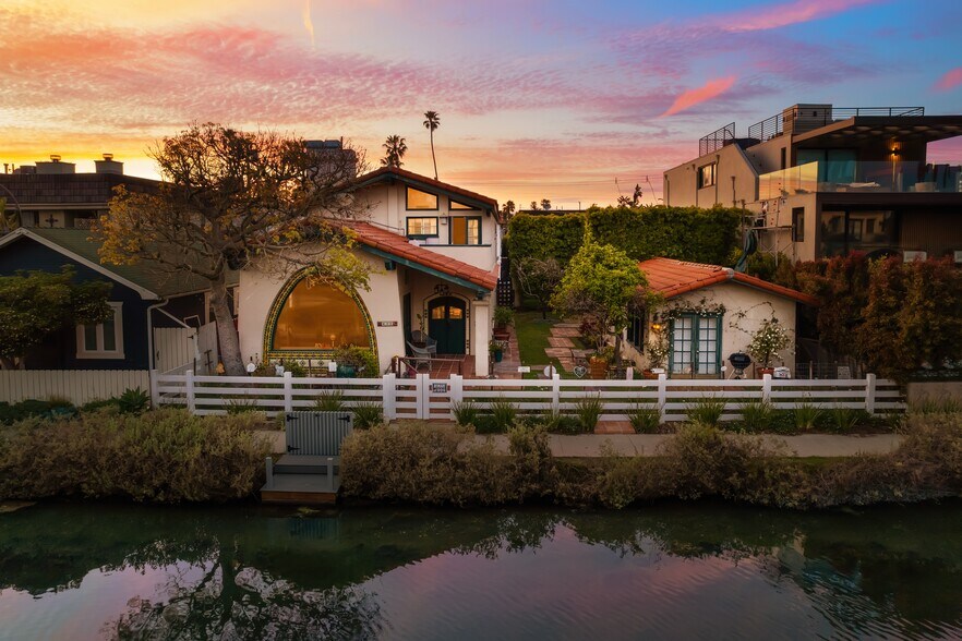 More Photos Of 431 Howland Canal, Venice Land For Sale