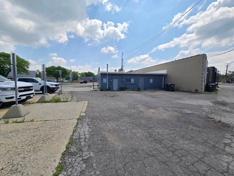 More Photos Of 27827-27833 Woodward Ave, Berkley Storefront Retail Office For Sale