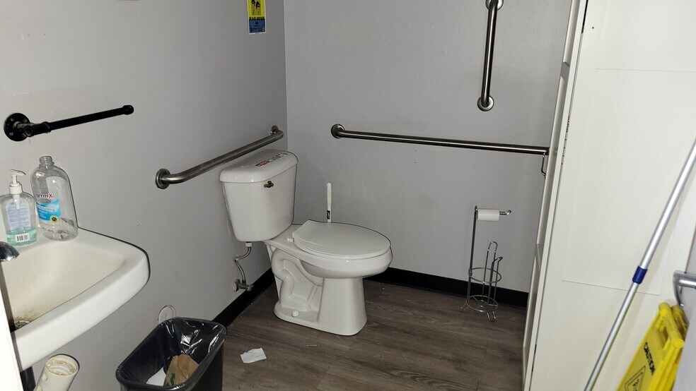 More Photos Of 200 Main St, Addison General Retail For Sale