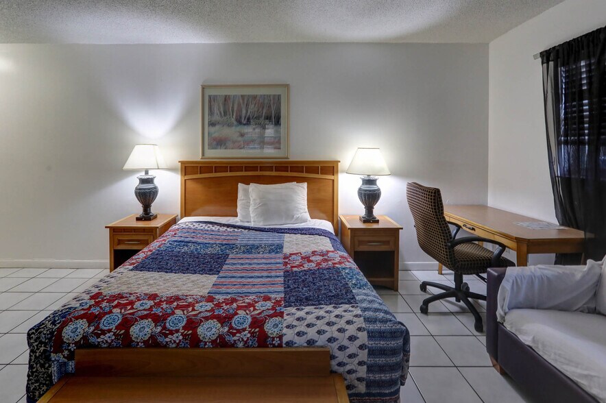 More Photos Of 1770 Plunkett St, Hollywood Hospitality For Sale