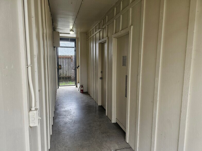 More Photos Of 702 SE 9th St, Grants Pass Apartments For Sale