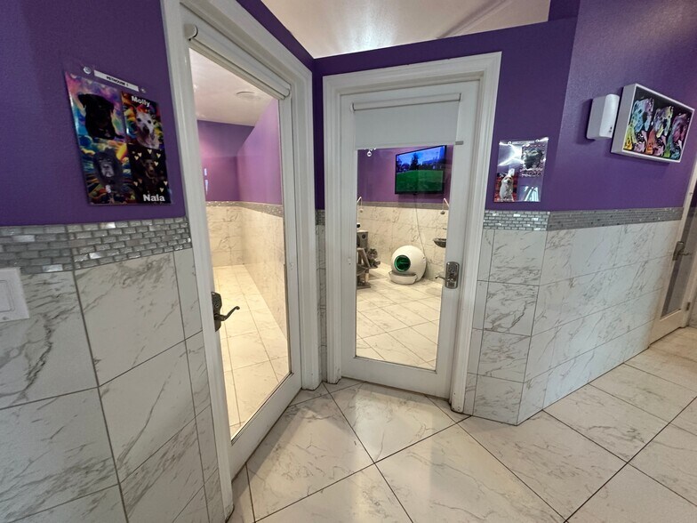 More Photos Of 6188 S Sandhill Rd, Las Vegas Veterinarian Kennel For Sale
