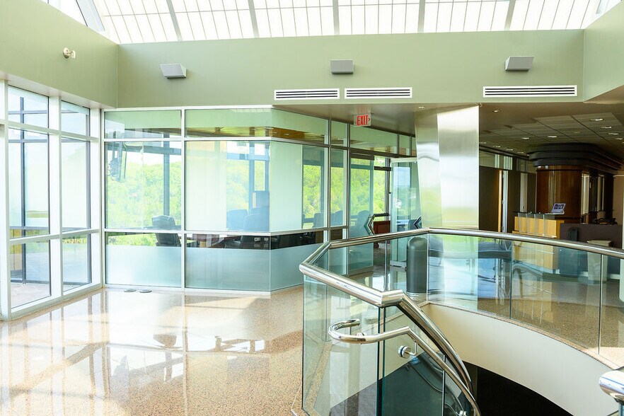 More Photos Of 8226 Bee Caves Rd, Austin Office For Sale