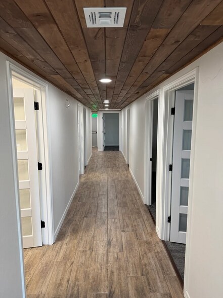 More Photos Of 2912 Lakeside Dr, Oklahoma City Office For Lease