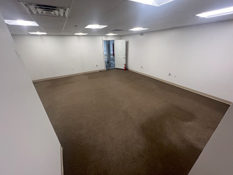 More Photos Of 100-240 Barber Ave, Worcester Manufacturing For Lease