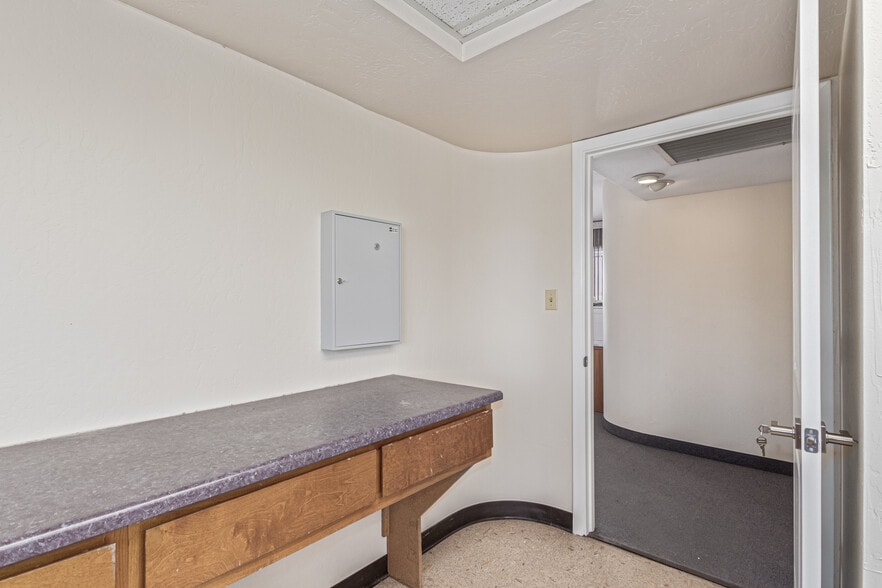 More Photos Of 8545 N Black Canyon Hwy, Phoenix Medical For Sale