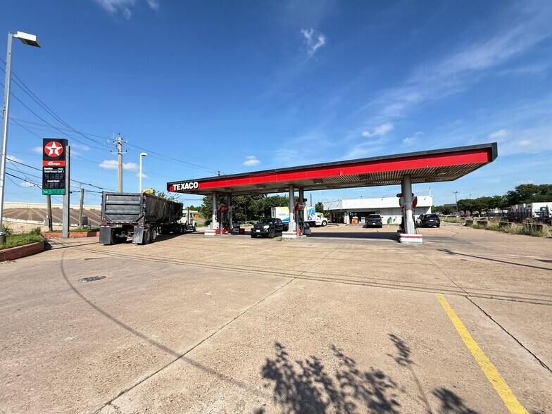 More Photos Of 8899 North Loop E, Houston Service Station For Sale