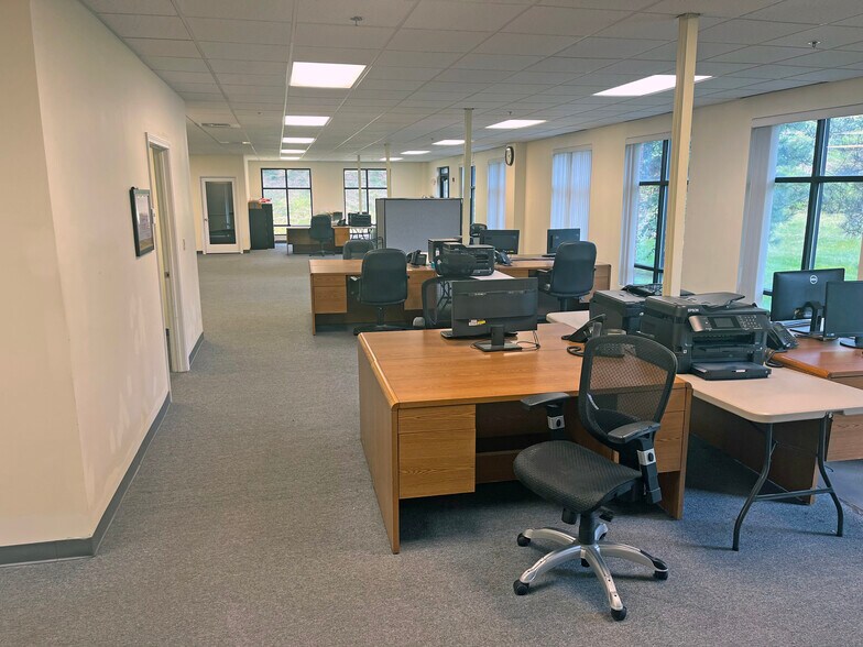 More Photos Of 51 Webb Pl, Dover Office For Sale
