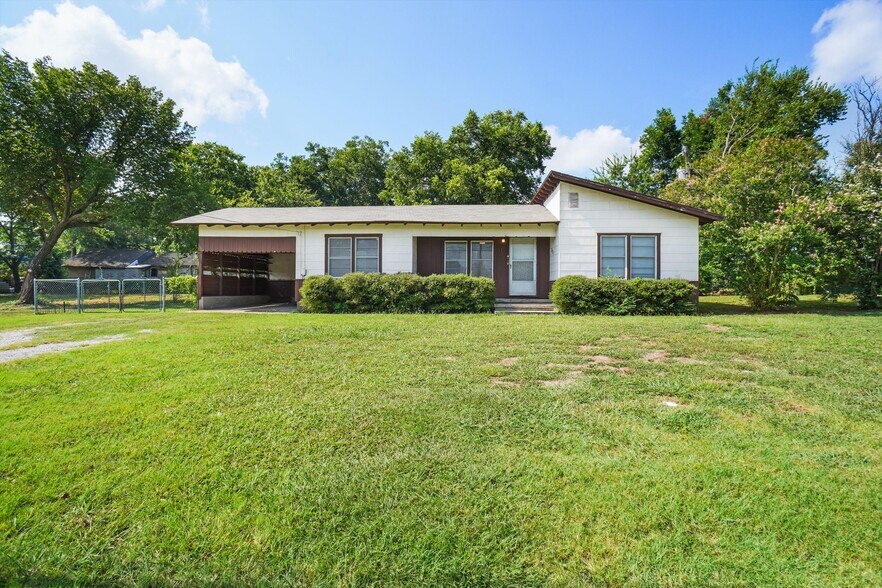 Primary Photo Of 321 W Highway 199, Springtown Office For Sale