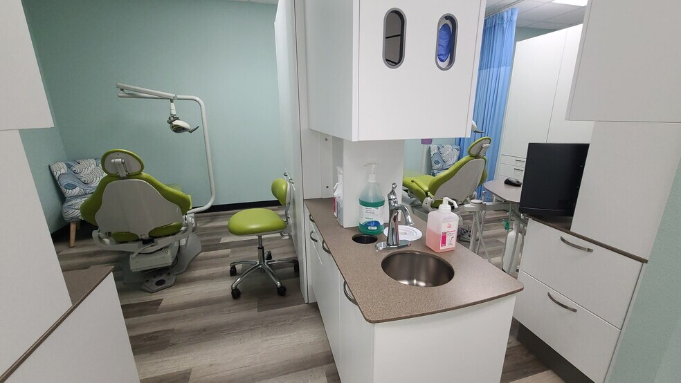 More Photos Of 17020 County Line Rd, Spring Hill Medical For Lease